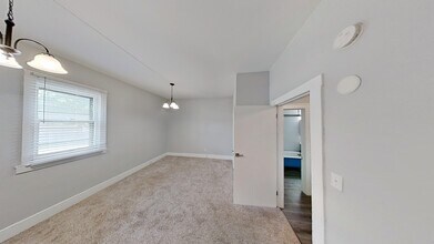 902 Oak St, Unit 1 in Wyandotte, MI - Building Photo - Building Photo