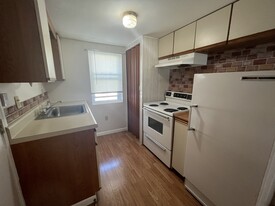 11 W Oak St, Unit Apt 11 Apartments