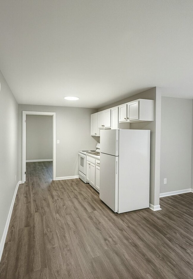 Century Square Apartments in Bristol, TN - Building Photo - Building Photo