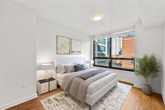 177 W Huron St in Chicago, IL - Building Photo - Building Photo