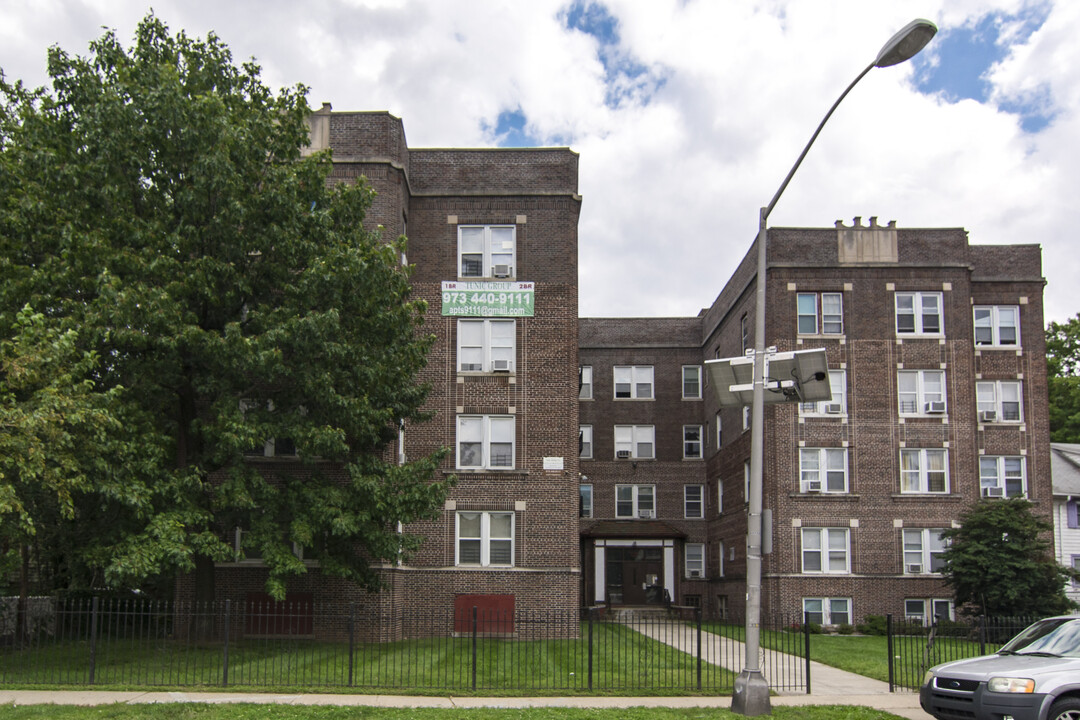 120 N Oraton Pkwy in East Orange, NJ - Building Photo