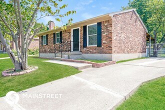 5911 Carmelwood Cir in Louisville, KY - Building Photo - Building Photo