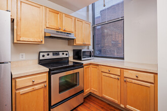 337 N Charles St, Unit 108 in Baltimore, MD - Building Photo - Building Photo