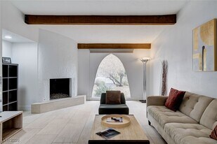 945 Vegas Valley Dr in Las Vegas, NV - Building Photo