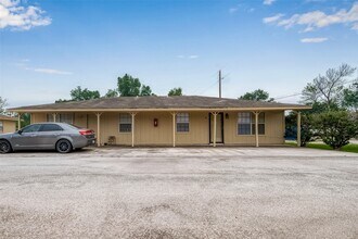 8430 Round Rock Dr in Houston, TX - Building Photo - Building Photo