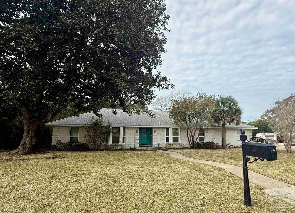 2371 Connell Dr in Pensacola, FL - Building Photo