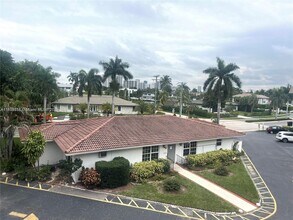 501 Blue Heron Dr in Hallandale Beach, FL - Building Photo - Building Photo