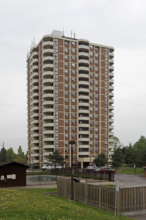 Bayview Towers in Toronto, ON - Building Photo