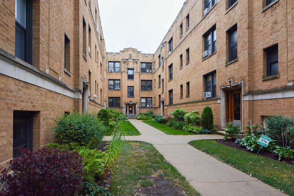 2649.5 N Spaulding Ave in Chicago, IL - Building Photo