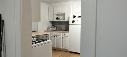 39 Nordhoff Pl in Englewood, NJ - Building Photo - Building Photo