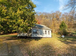 2432 Valley View Ln in New Philadelphia, OH - Building Photo - Building Photo