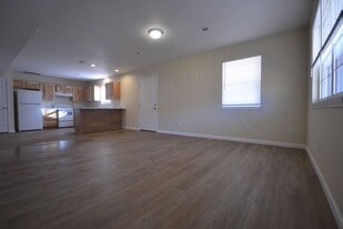 3 Bed 1.5 Bath Duplex in Buffalo, MO - Building Photo