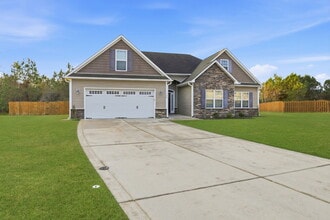 124 Regatta Way in Sneads Ferry, NC - Building Photo - Building Photo