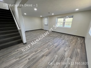 171 Kathleen Dr in New Brighton, PA - Building Photo - Building Photo