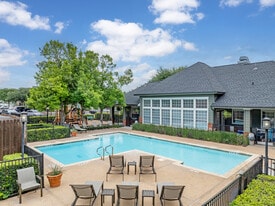 Oaks at Georgetown in Georgetown, TX - Building Photo