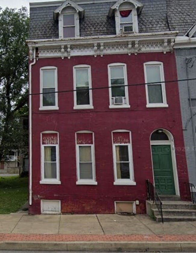property at 143 S Queen St