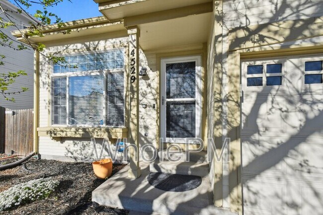 4529 Gibraltar St in Denver, CO - Building Photo - Building Photo