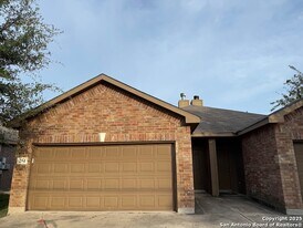 254 Rosalie Dr in New Braunfels, TX - Building Photo