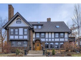 2219 Pillsbury Ave in Minneapolis, MN - Building Photo