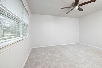 2438 N Graham Dr in Arlington, TX - Building Photo - Building Photo