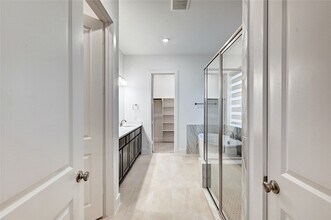 7302 New Pecan Dr in Fulshear, TX - Building Photo - Building Photo