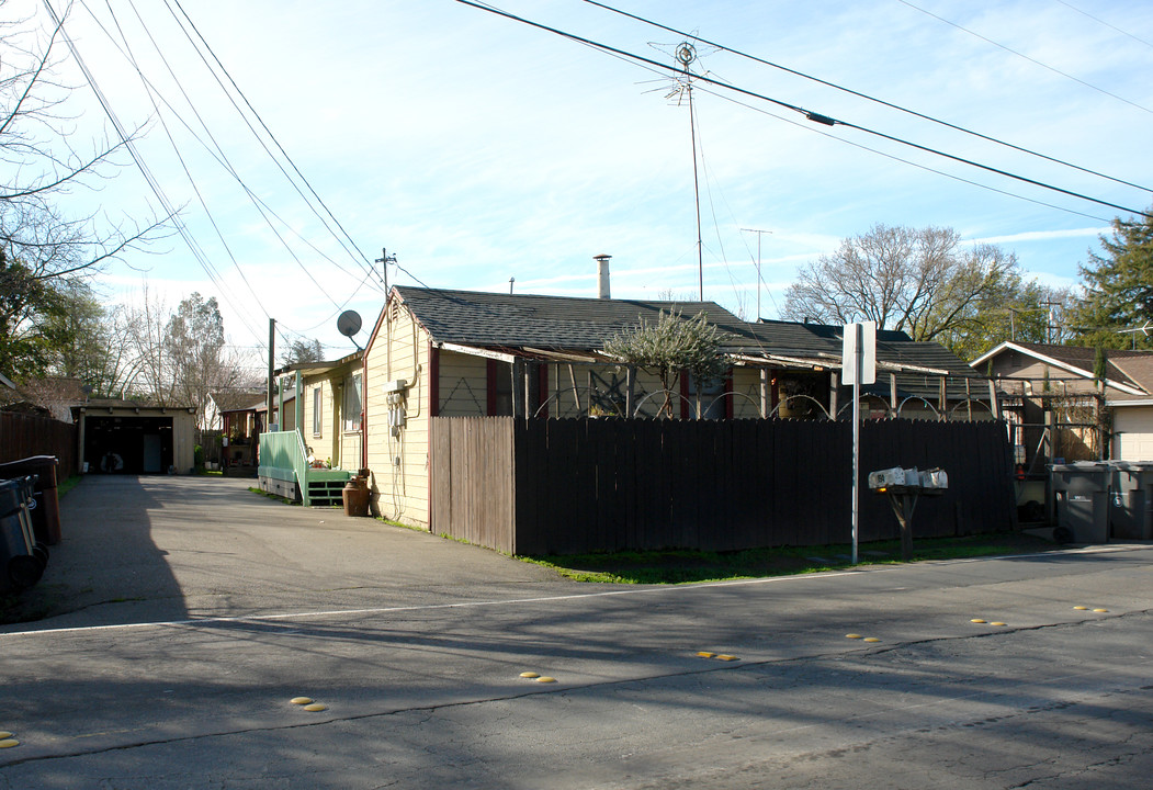 194-196 198 W Barham Ave in Santa Rosa, CA - Building Photo