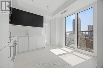 308 Jarvis St in Toronto, ON - Building Photo - Building Photo