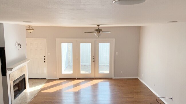 538 Wilcrest Dr in Houston, TX - Building Photo - Building Photo