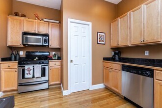 224 Salem St, Unit 5 in Medford, MA - Foto de edificio - Building Photo