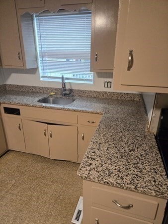 160 Belmont St in Brockton, MA - Building Photo - Building Photo