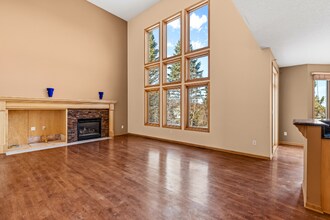 1517 Covington Ln in Eagan, MN - Foto de edificio - Building Photo