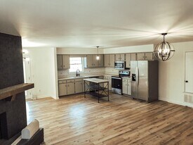 1234 Juniper Dr, Unit 1234 Juniper Drive in Auburn, AL - Building Photo