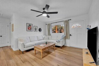 798 26th Ave E in New Smyrna Beach, FL - Foto de edificio - Building Photo