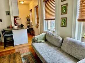 106 Myrtle St, Unit 4 in Boston, MA - Building Photo - Building Photo