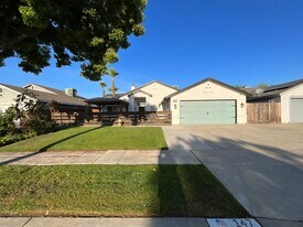 147 N Burgan Ave in Fresno, CA - Building Photo
