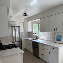 1011 Hilldale Ave, Unit 10 in West Hollywood, CA - Building Photo - Building Photo