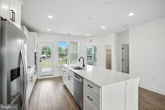 10834 Cedar Ave in Fairfax, VA - Building Photo - Building Photo