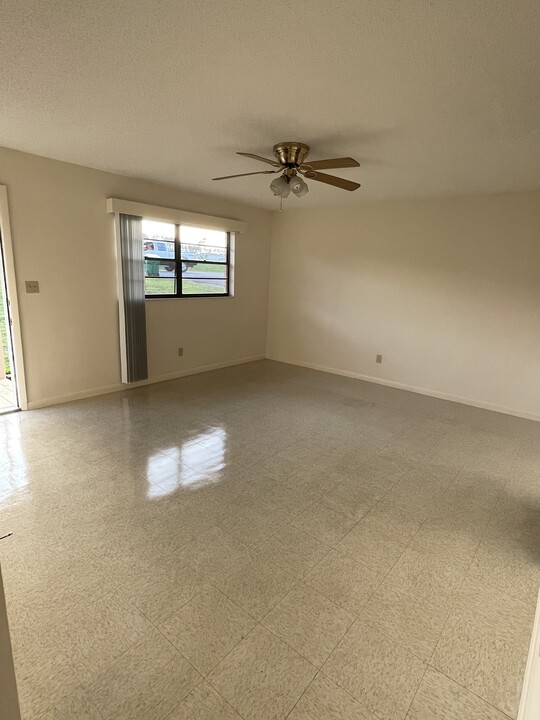 1001 Pennsylvania Ave in Fruitland Park, FL - Building Photo