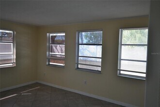 1351 Whitehall Ln in Holiday, FL - Building Photo - Building Photo