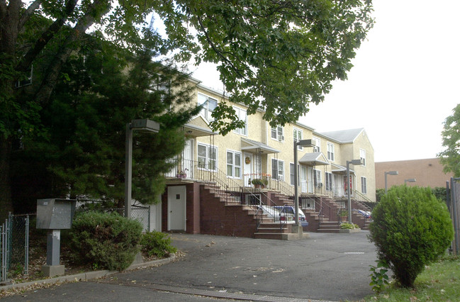 408 Vine St in Elizabeth, NJ - Building Photo - Building Photo