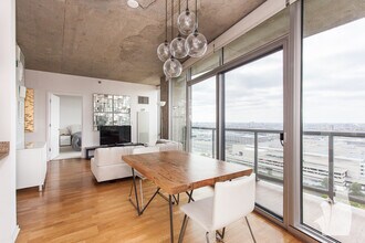 611 S Wells St, Unit #2404 in Chicago, IL - Foto de edificio - Building Photo