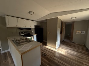 0 Acorn Village Ln in Waverly, TN - Foto de edificio - Building Photo