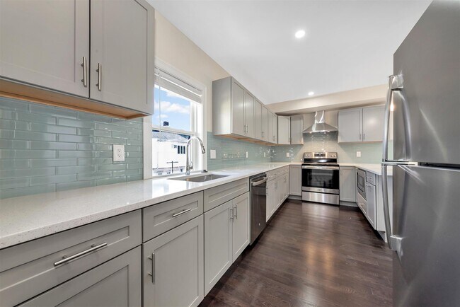 43 Wright Ave, Unit 2 in Medford, MA - Foto de edificio - Building Photo