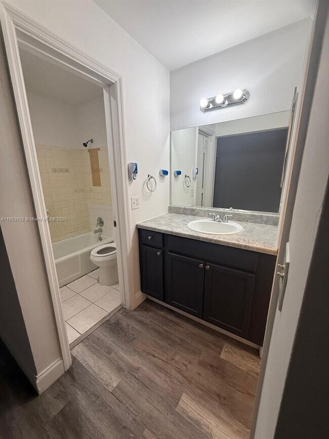 4121 NW 30th Terrace in Lauderdale Lakes, FL - Building Photo - Building Photo