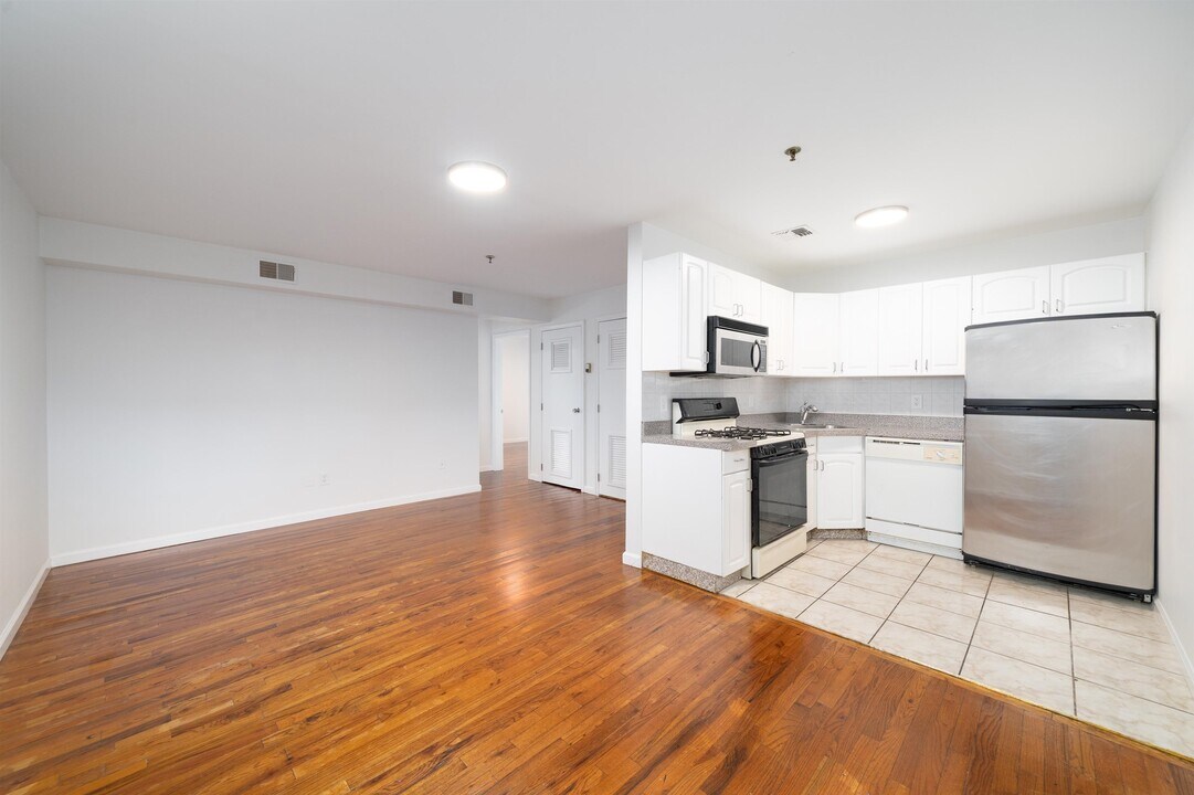 524-526 4th St in Union City, NJ - Building Photo