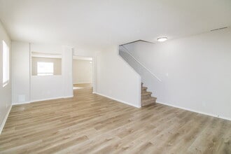 3174 Hunter Farm Way in West Valley City, UT - Foto de edificio - Building Photo