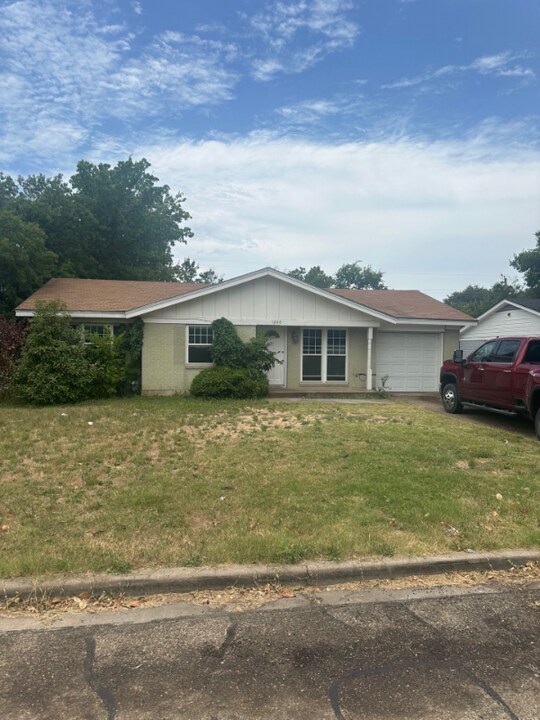 1200 La Porte Dr in Waco, TX - Building Photo
