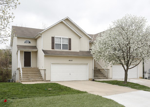 Mullin Rentals-Duplexes in Lenexa, KS - Foto de edificio - Primary Photo