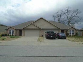 220 Sage St in Centerton, AR - Building Photo