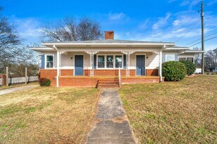 227-229 M L King Blvd in Cedartown, GA - Building Photo